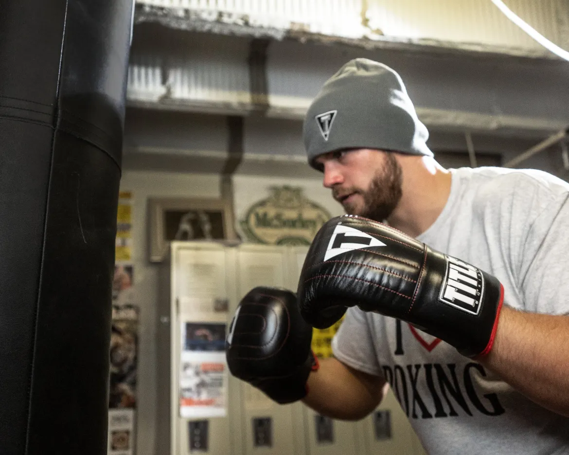 TITLE Boxing Heavy Bag & Mitt Bundle