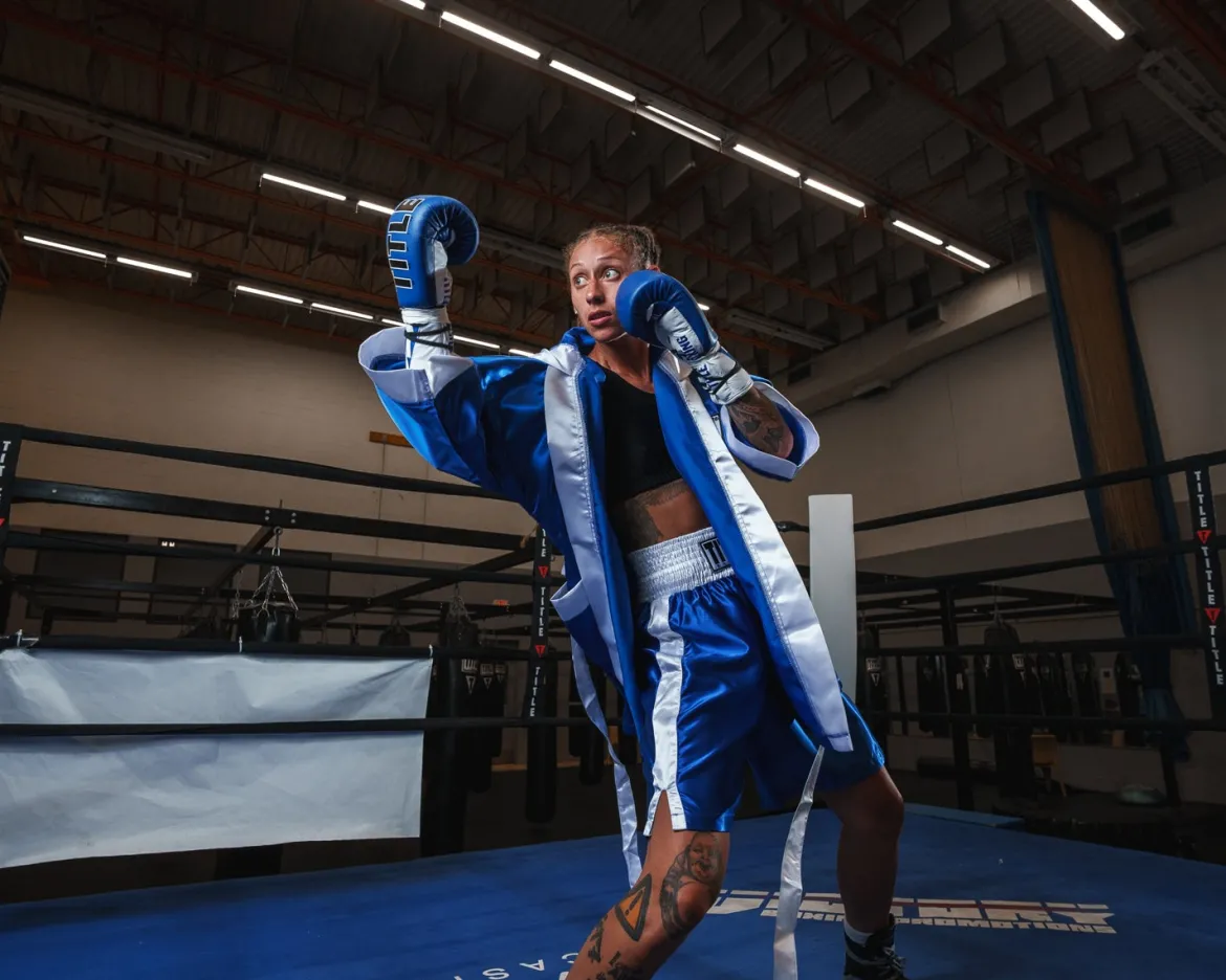 TITLE Boxing Pro Fingertip Robe 2.0