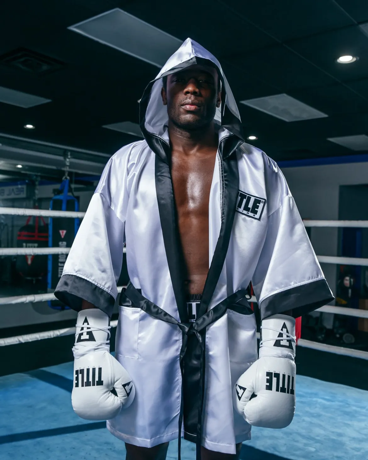 TITLE Boxing Pro Fingertip Robe 2.0