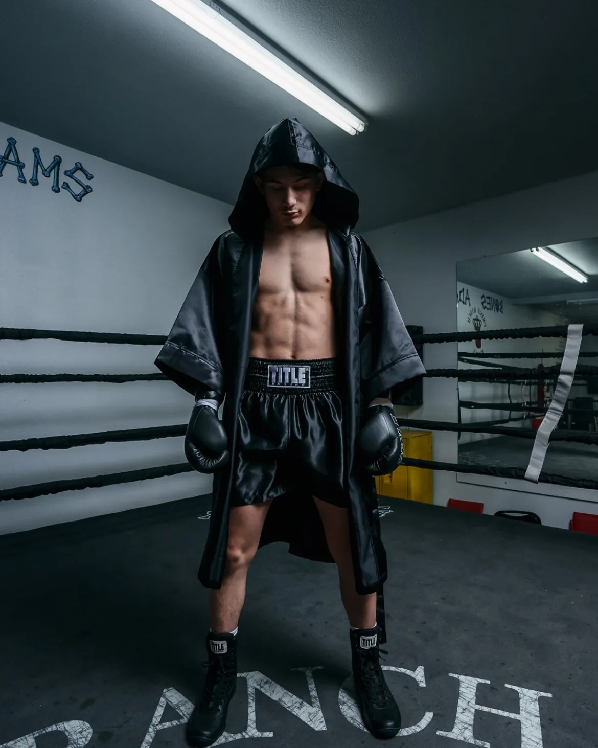 TITLE Boxing Pro Fingertip Robe 2.0