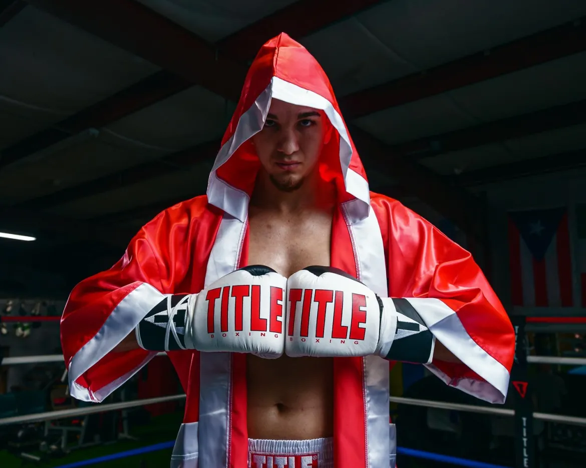 TITLE Boxing Pro Fingertip Robe 2.0