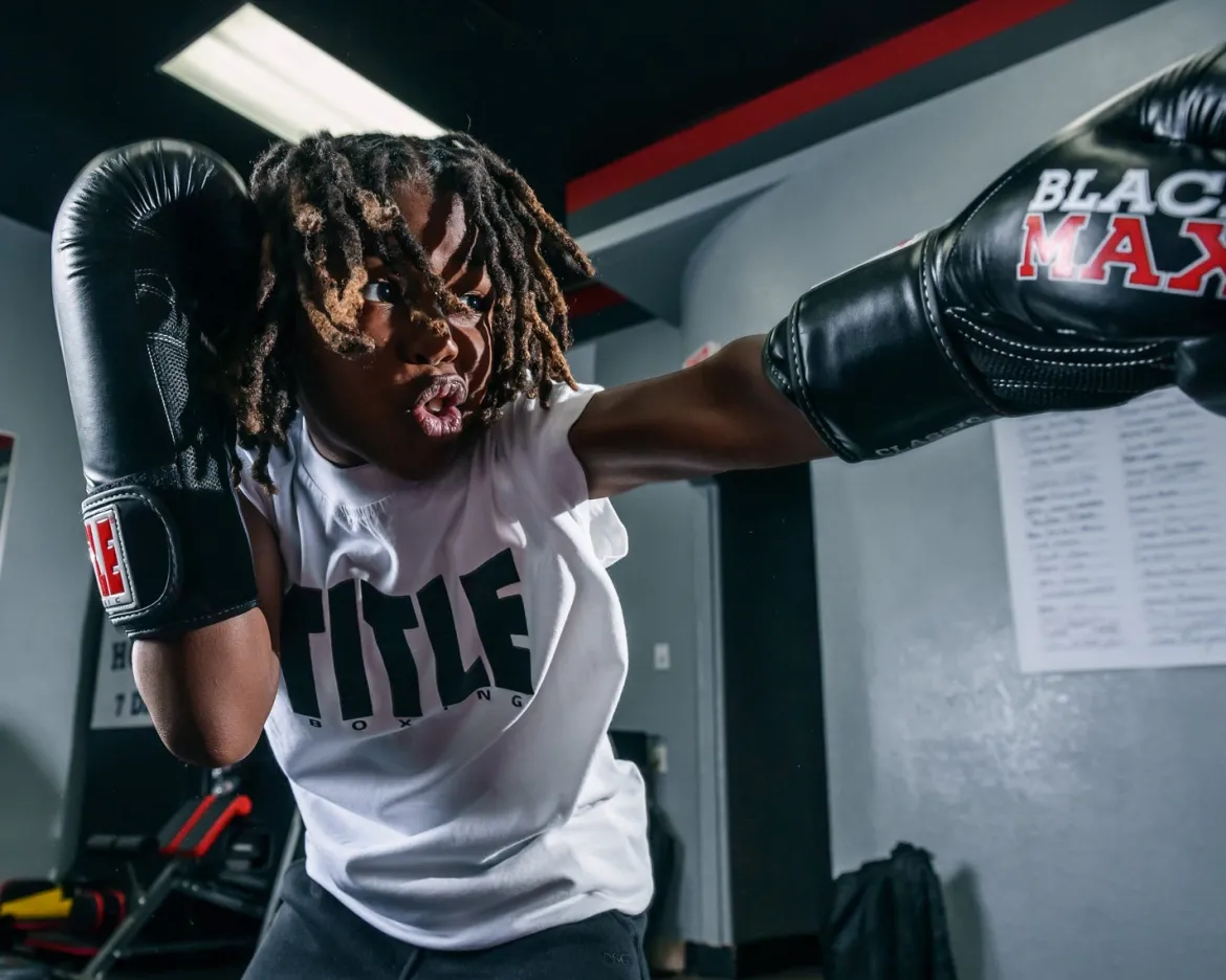 TITLE Classic Black Max Boxing Gloves