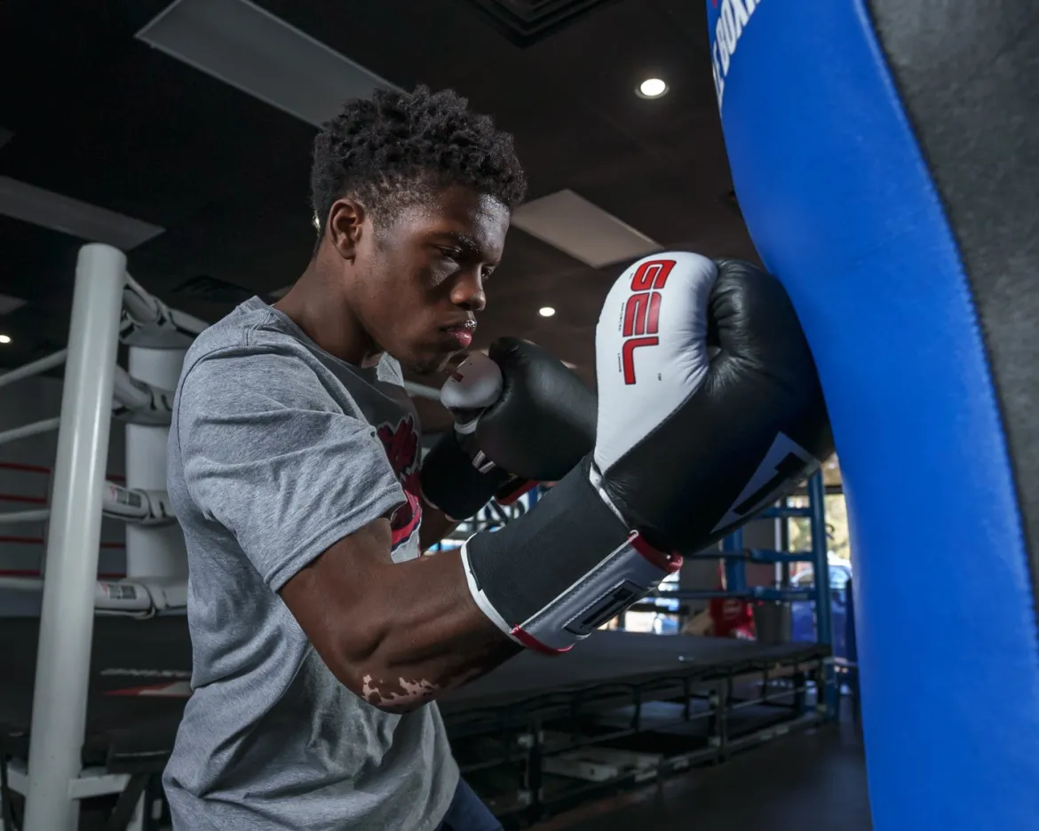 TITLE GEL World Elastic Training Gloves